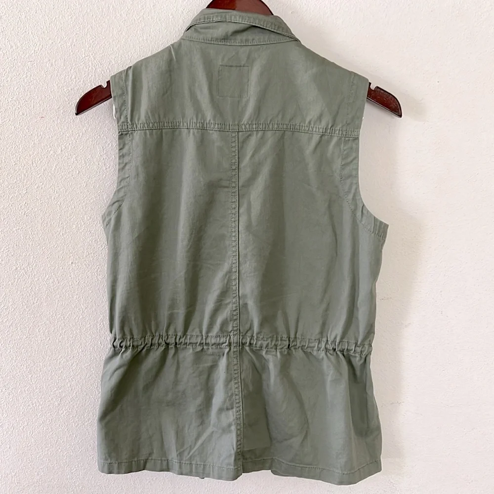 Candie's Sleeveless Vest - Picture 3 of 14